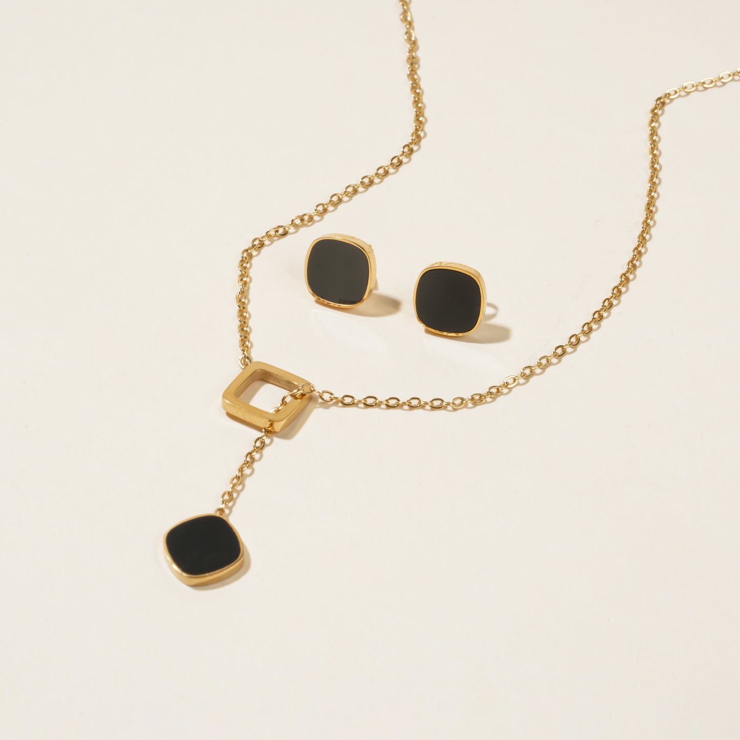Delphine Black Square Set